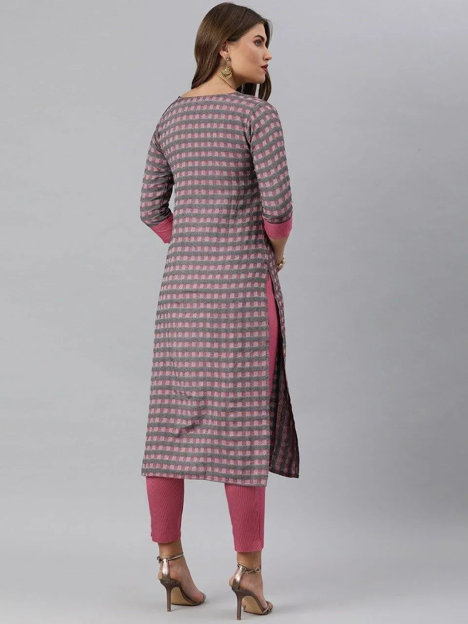 KSUT Women Grey & Pink Checked Kurta with Trousers